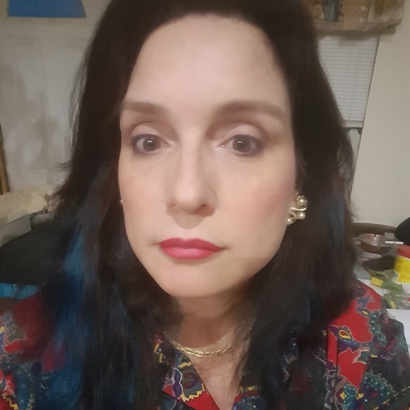 Meet the Posher Just_Olivia! - Picture 1 of 4